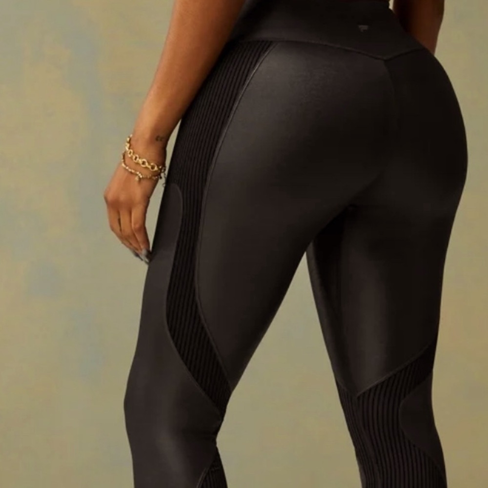 🖤FABLETICS🖤Motion365+Contour High Waisted leggings